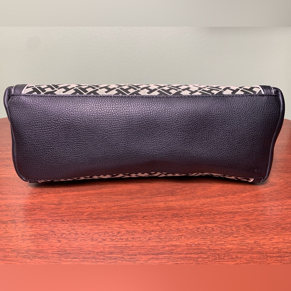 Tommy Hilfiger | Monogram Faux Leather Purse - Picture 6 of 10